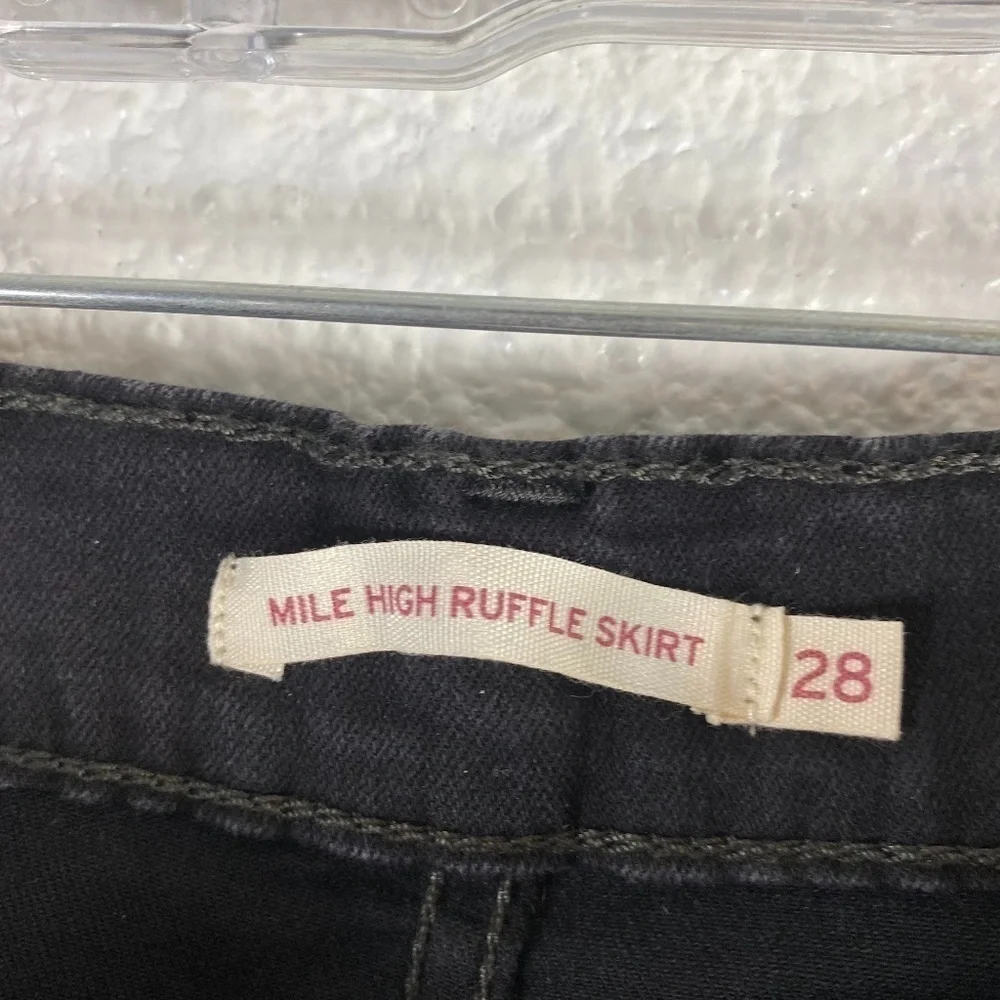 Levi’s Mile High Ruffle Denim Skirt in Black SZ 28 NEW NWT